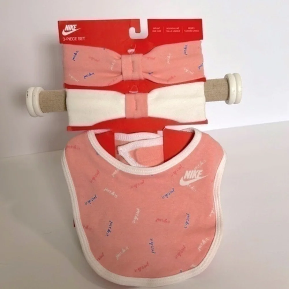 Nike Baby 0-6month Bib Set - 3pc Girls Pink NWT